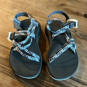 CHACO Women’s Size 7
Never Worn
Grey and white